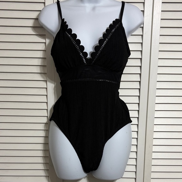 Cupshe Other - Cupshe Feel the Rush Black One-Piece Swimsuit